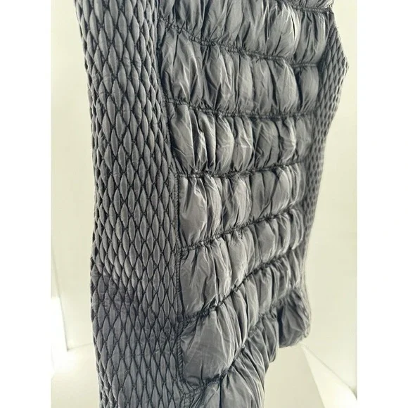 Calvin Klein Vest Sz M Black Duck Down Puffer Quilted Performance Pockets​​​ - Picture 3 of 11